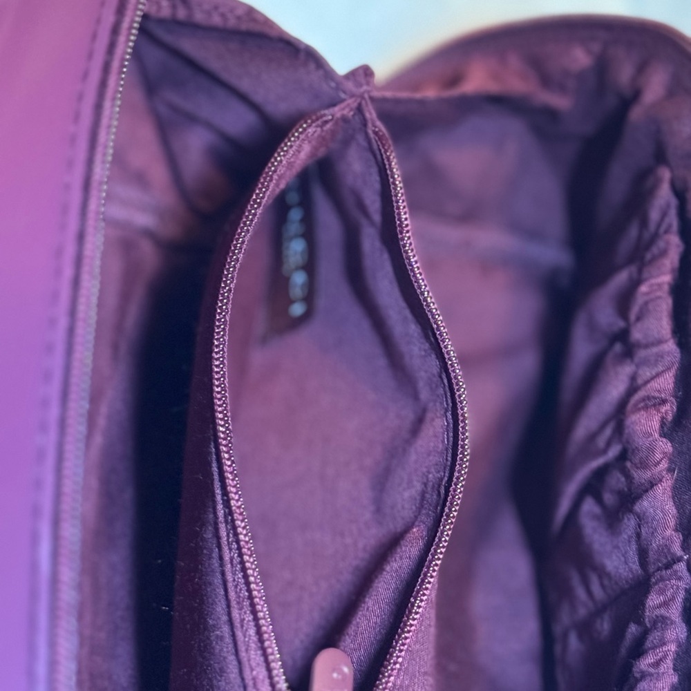 Gucci Beauty Glossy Toiletry Bag - Picture 5 of 7